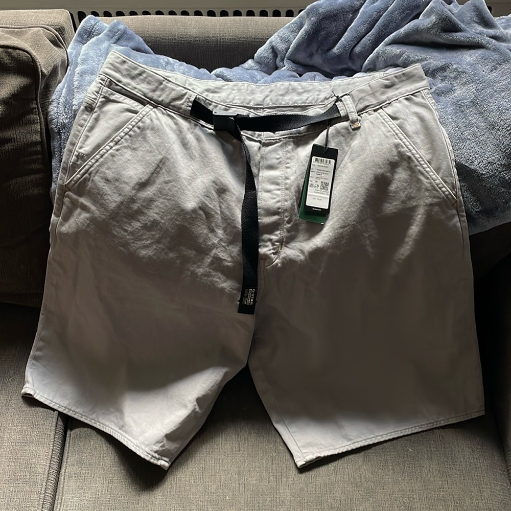 G-STAR RAW NWT shorts with belt! Size 38. Looking for new home.